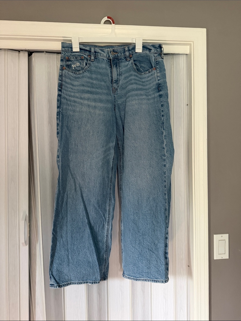 American Eagle Outfitters Women's Straight Leg Light Blue Jeans